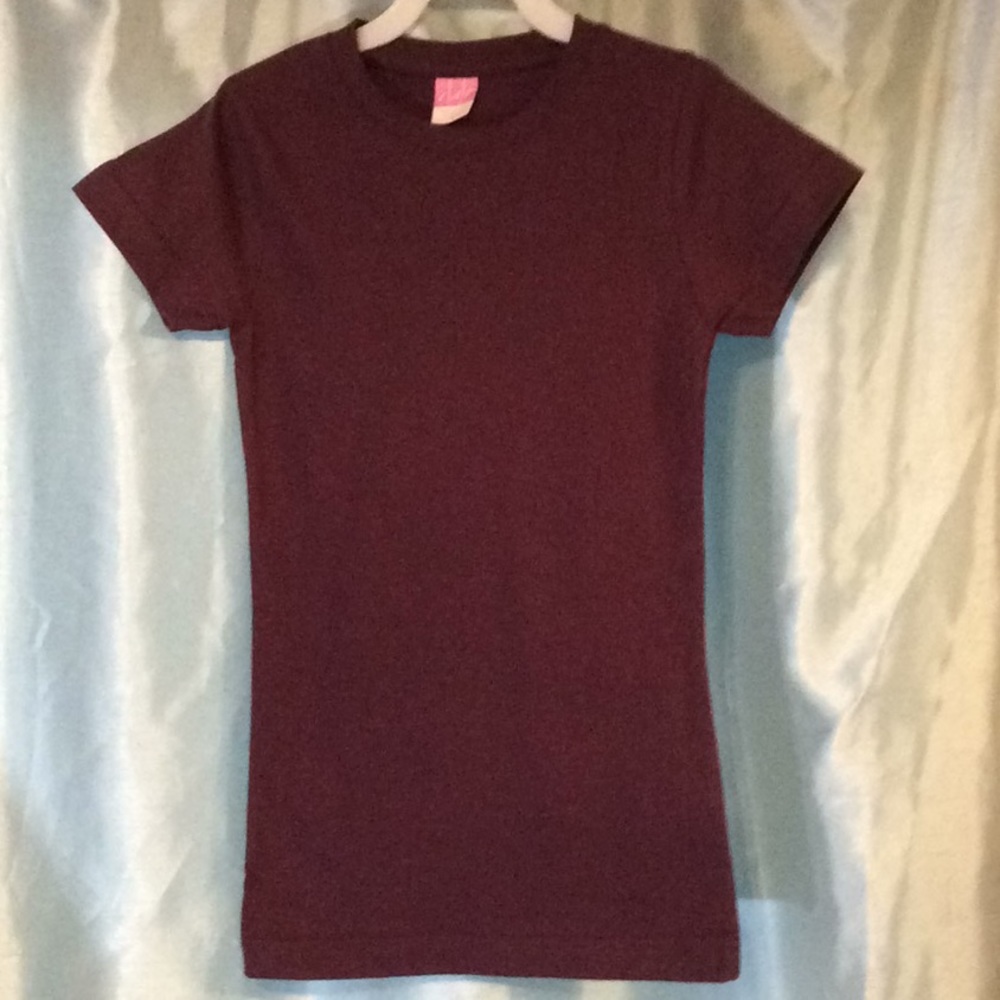 🇺🇸 Maroon Girly fitted tee, 100% cotton, NWT